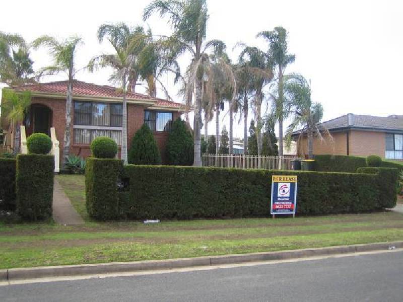 8 Desdemona St, Rosemeadow NSW 2560