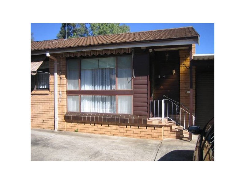 4/9 Innes St, Campbelltown NSW 2560