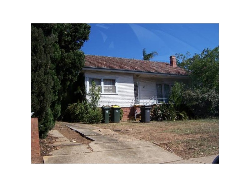 Moore St, Campbelltown NSW 2560
