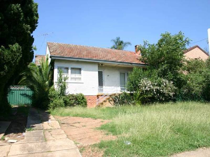 20 Moore Street, Campbelltown NSW 2560