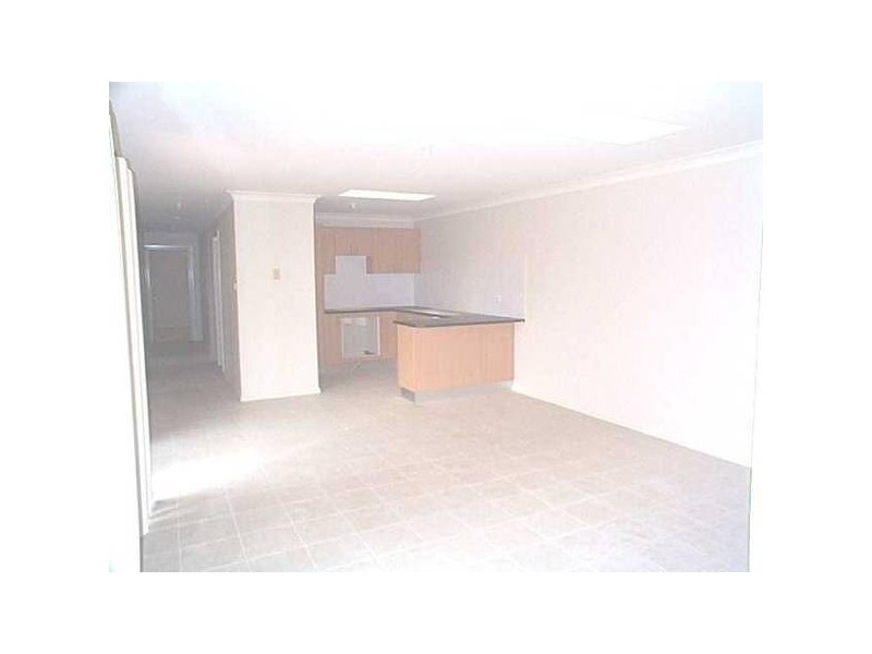 40A Archibald Cres, Rosemeadow NSW 2560