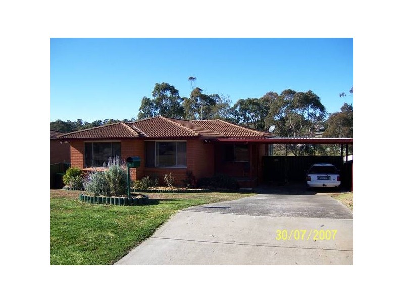 Lilliyvicks Cres, Ambarvale NSW 2560