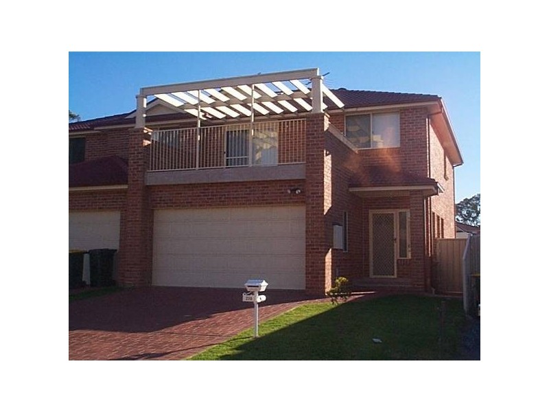 Fullerton Cct, St Helens Park NSW 2560