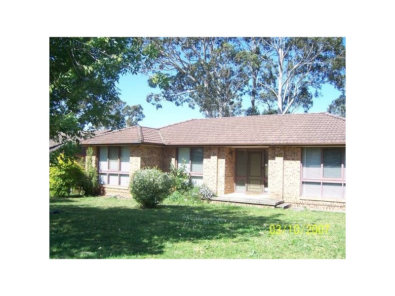 20 Popondetta Pl, Glenfield NSW 2167