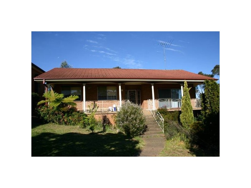 71 Pinaroo Cres, Bradbury NSW 2560