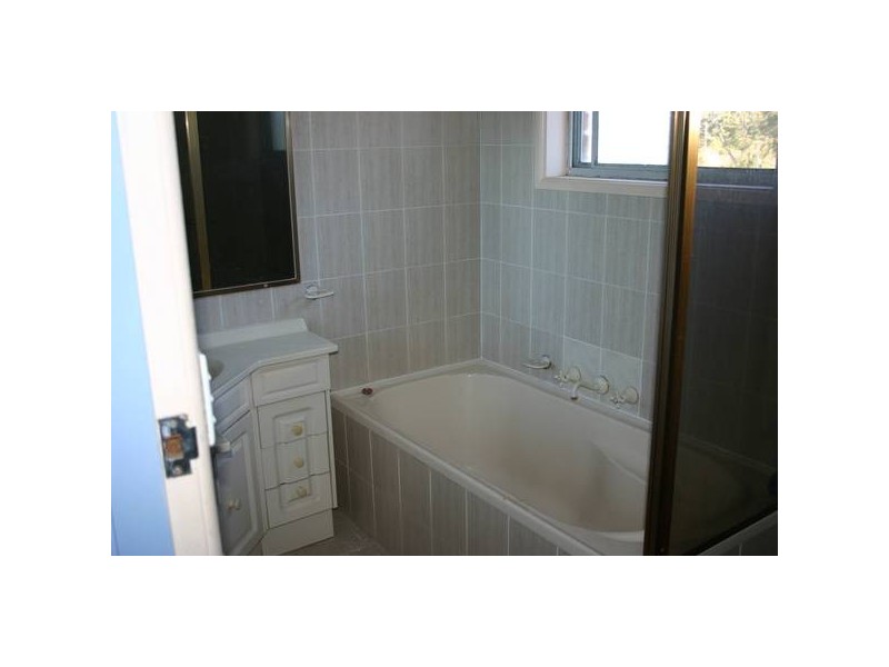 71 Pinaroo Cres, Bradbury NSW 2560