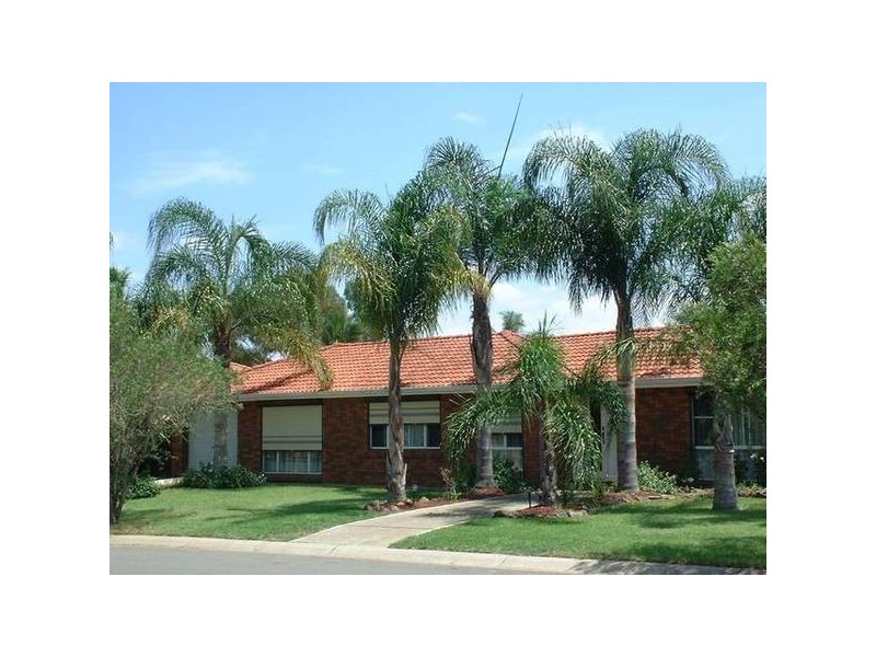 1 Fortinbras Close, Rosemeadow NSW 2560