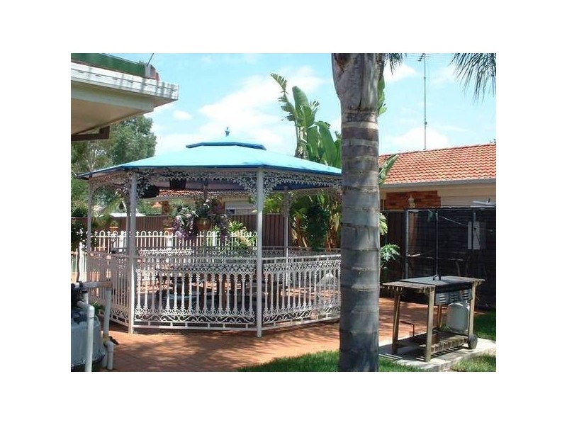 1 Fortinbras Close, Rosemeadow NSW 2560