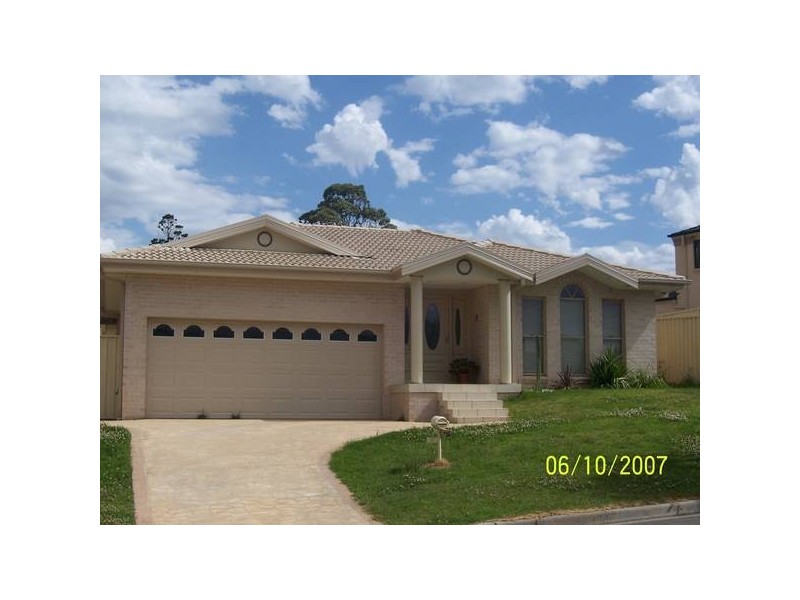 3 Gonzalo St, Rosemeadow NSW 2560