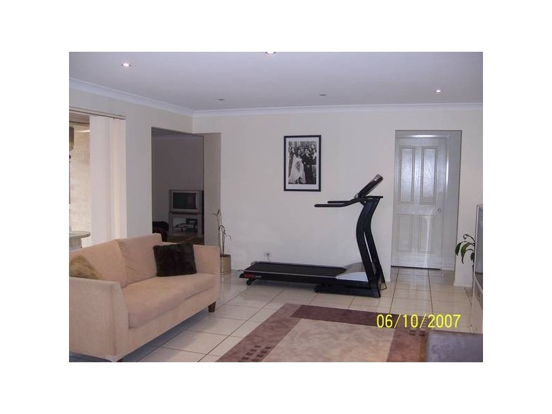 3 Gonzalo St, Rosemeadow NSW 2560