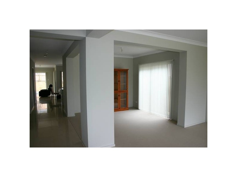 11 Gilchrist Dr, Campbelltown NSW 2560