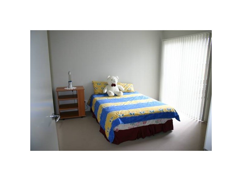 11 Gilchrist Dr, Campbelltown NSW 2560