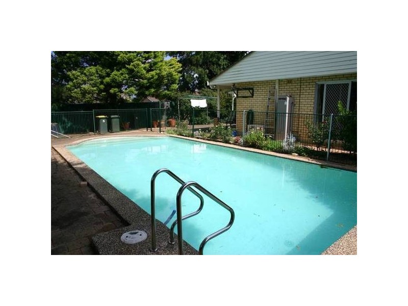 24 Atheltree Crescent, Bradbury NSW 2560