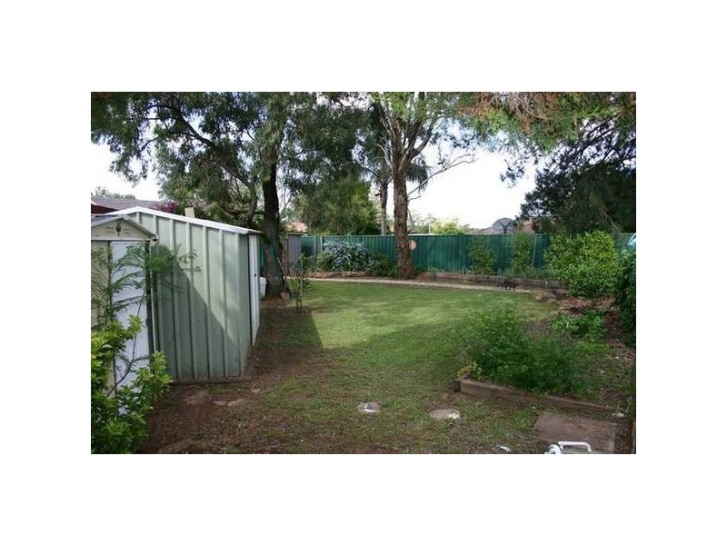 24 Atheltree Crescent, Bradbury NSW 2560