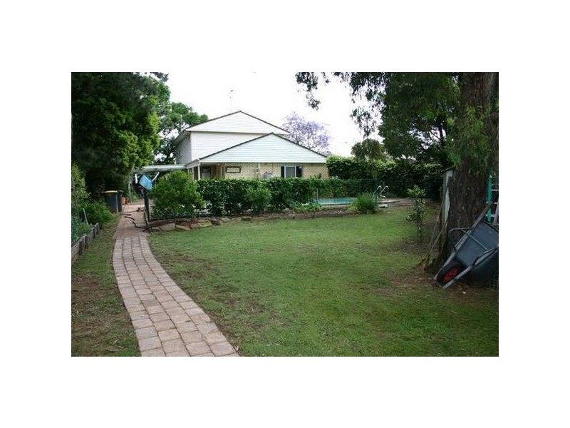 24 Atheltree Crescent, Bradbury NSW 2560