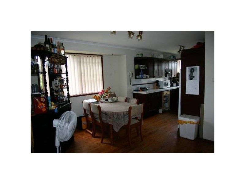 8 Desdemona Street, Rosemeadow NSW 2560