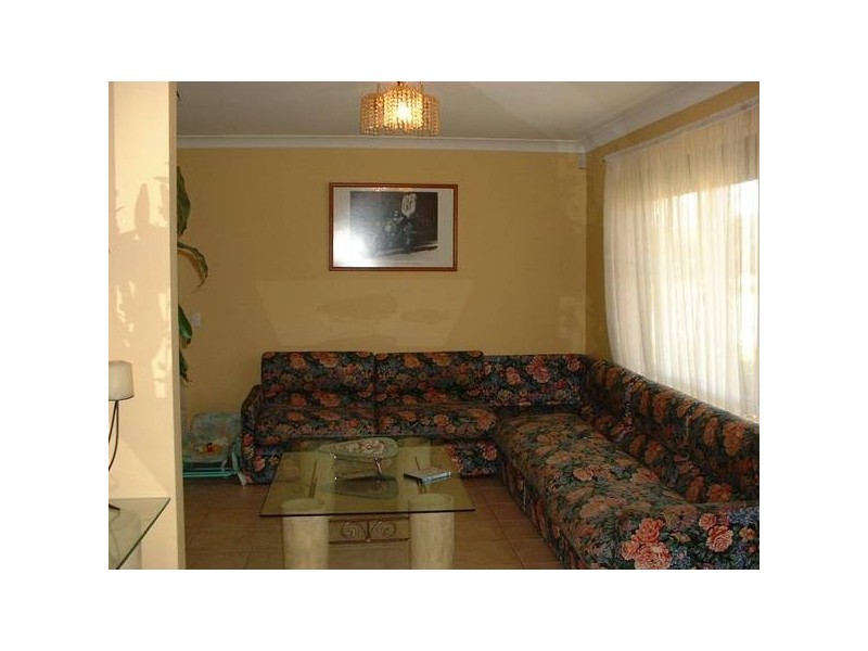 1 Fortinbras Cl, Rosemeadow NSW 2560