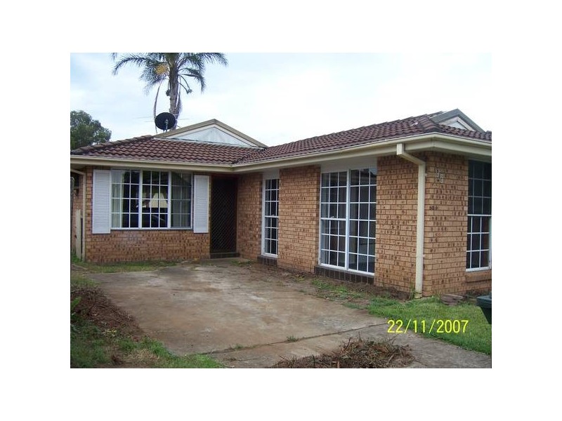 95 Potoroo Ave, St Helens Park NSW 2560