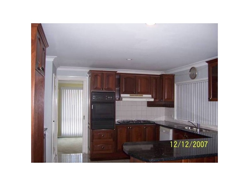 4 Amazon Pl, Kearns NSW 2558