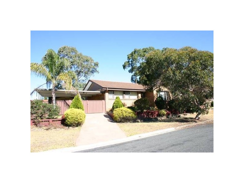 2 Weemala Cres, Bradbury NSW 2560