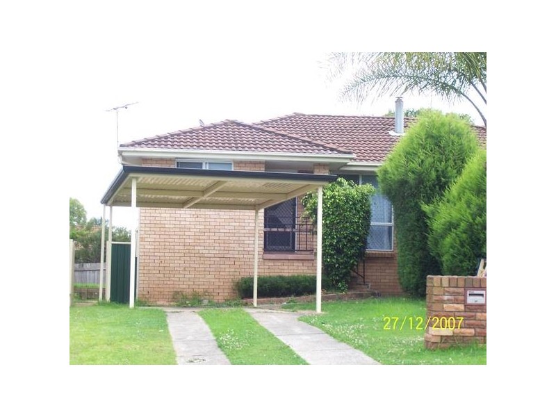 5 Campbell Cl, Minto NSW 2566