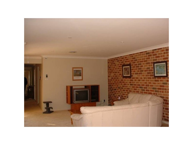 31B Kellerman Dr, St Helens Park NSW 2560