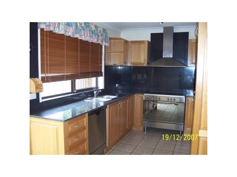 15 Gypsum Pl, Eagle Vale NSW 2558