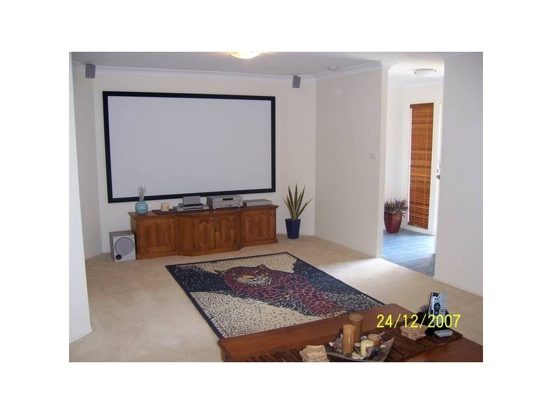 17 McLaughlin Cct, Bradbury NSW 2560