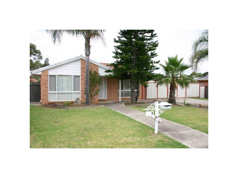 9 Fortinbras Close, Rosemeadow NSW 2560