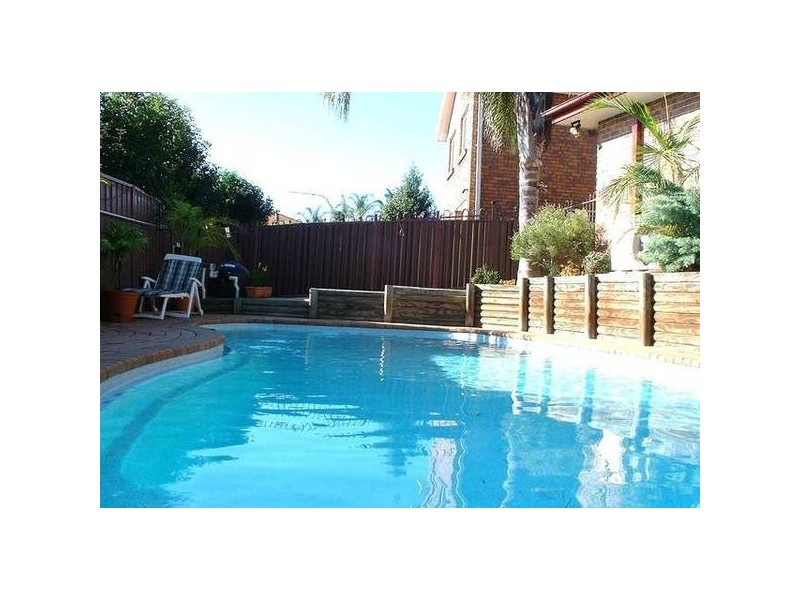 1 Somercotes Close, Glen Alpine NSW 2560