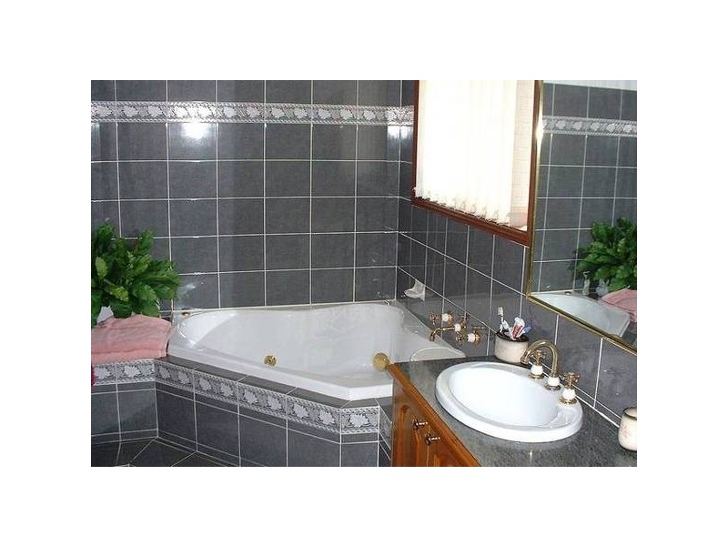 1 Somercotes Close, Glen Alpine NSW 2560