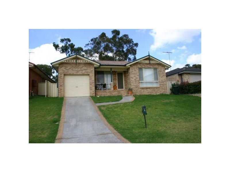 8 Meredith Place, St Helens Park NSW 2560