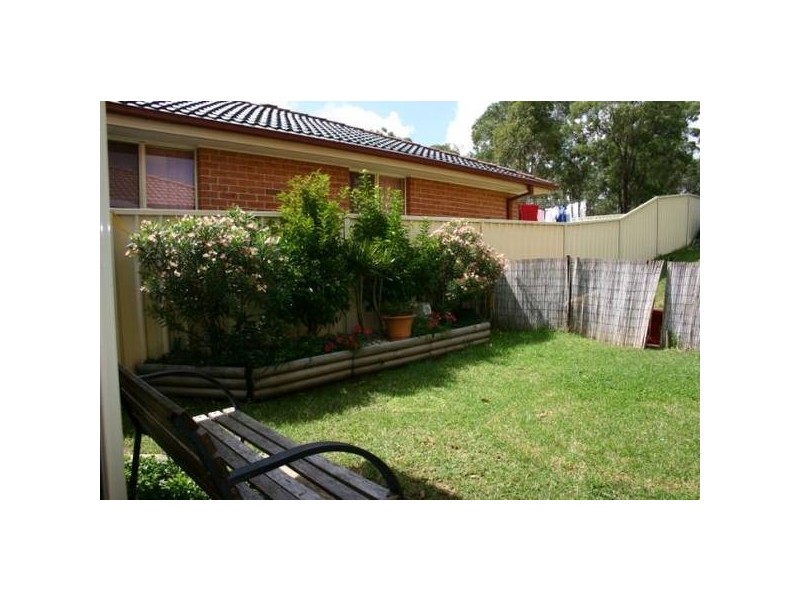 8 Meredith Place, St Helens Park NSW 2560