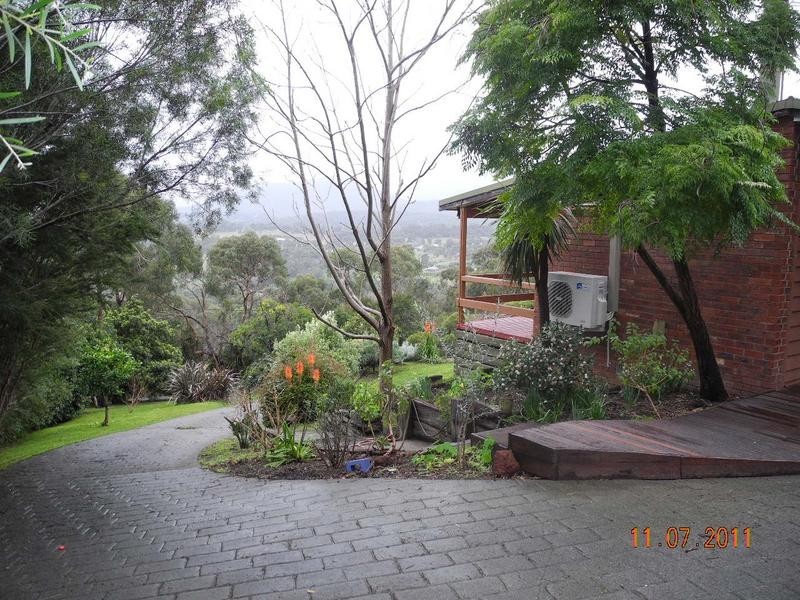 4 Hazel Crescent, Healesville VIC 3777
