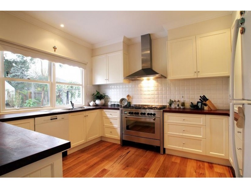 2 St Leonards Road, Healesville VIC 3777