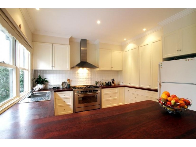 2 St Leonards Road, Healesville VIC 3777