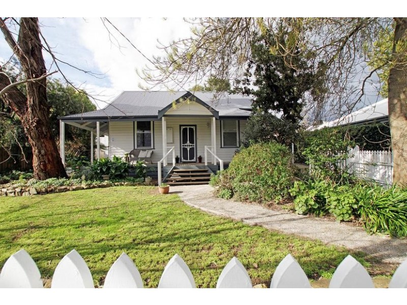 2 St Leonards Road, Healesville VIC 3777