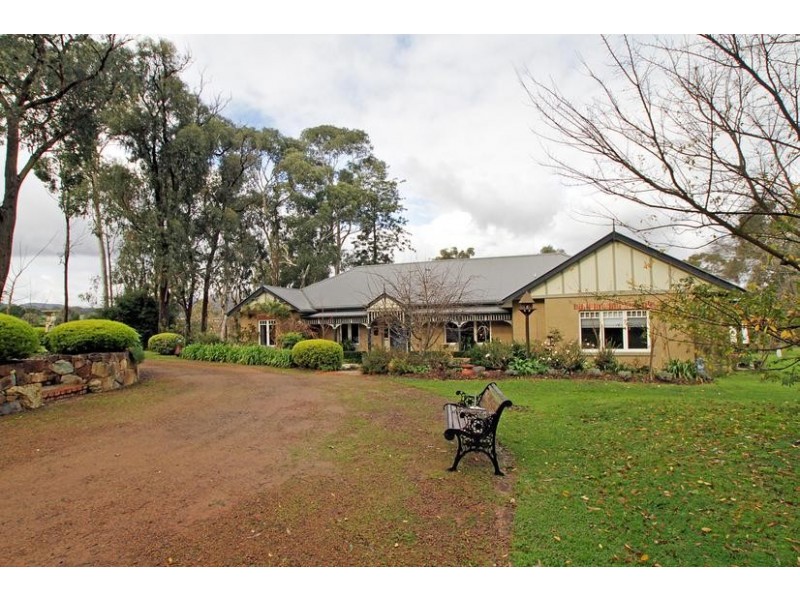 1-3 Birdwood Avenue, Healesville VIC 3777