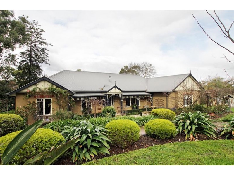 1-3 Birdwood Avenue, Healesville VIC 3777