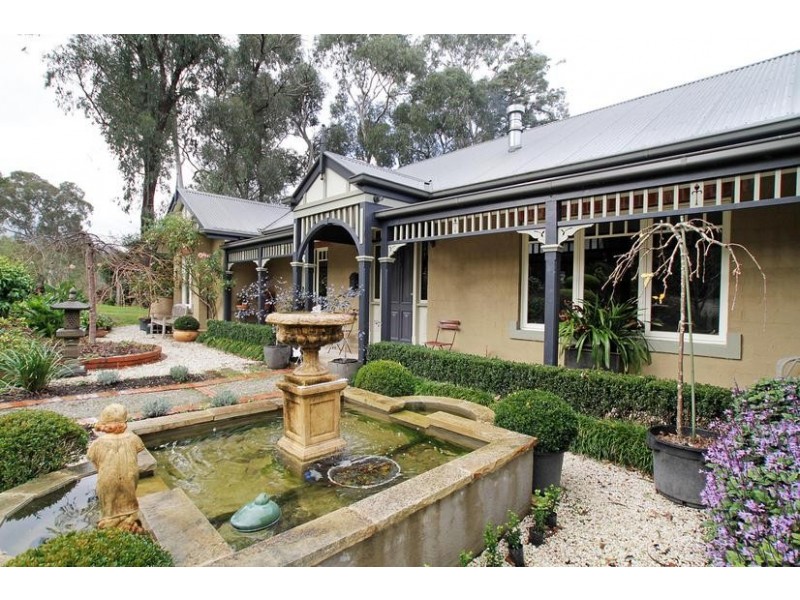1-3 Birdwood Avenue, Healesville VIC 3777