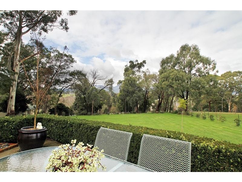 1-3 Birdwood Avenue, Healesville VIC 3777