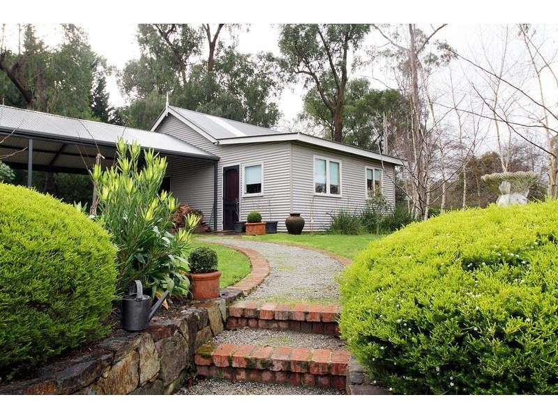 1-3 Birdwood Avenue, Healesville VIC 3777