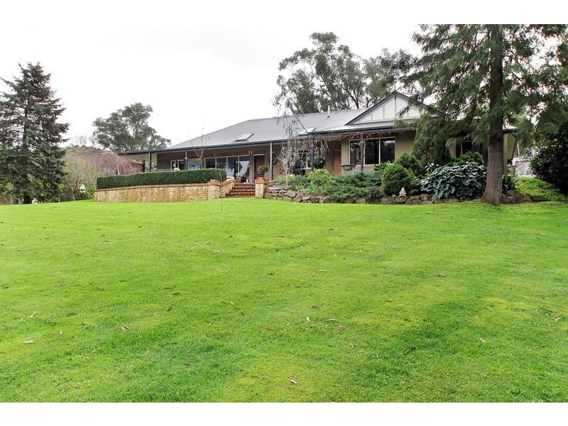 1-3 Birdwood Avenue, Healesville VIC 3777