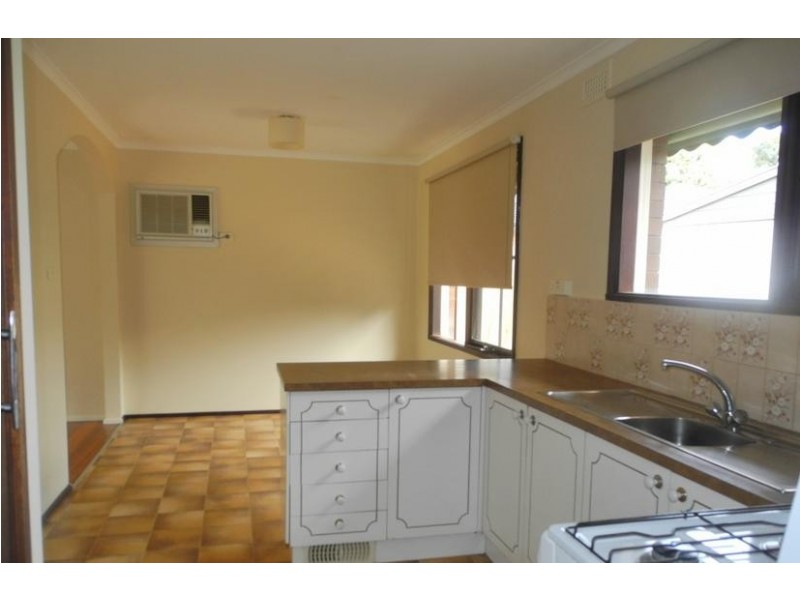 37 Zina Grove, Mooroolbark VIC 3138