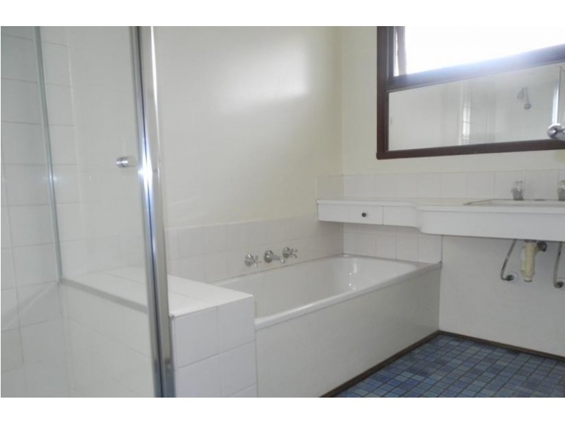 37 Zina Grove, Mooroolbark VIC 3138