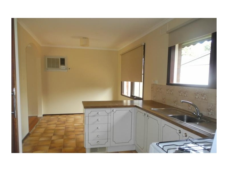 37 Zina Grove, Mooroolbark VIC 3138