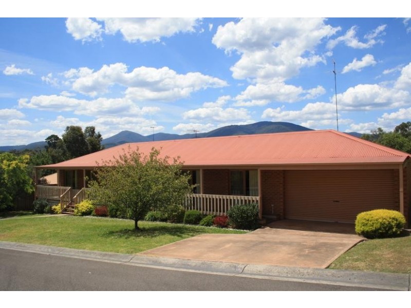 8 Currawong Road, Healesville VIC 3777