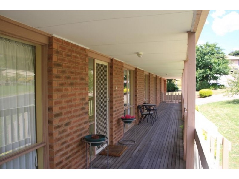 8 Currawong Road, Healesville VIC 3777