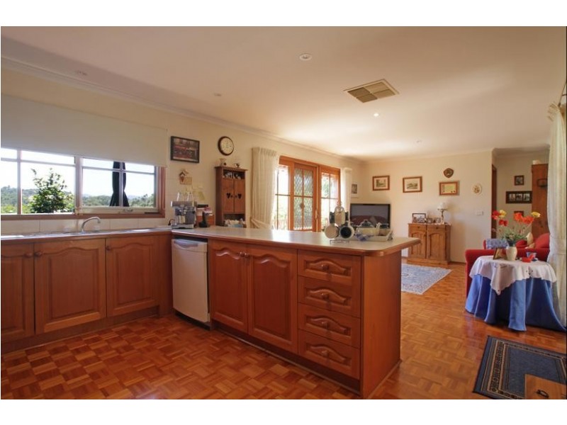 11 Currawong Road, Healesville VIC 3777