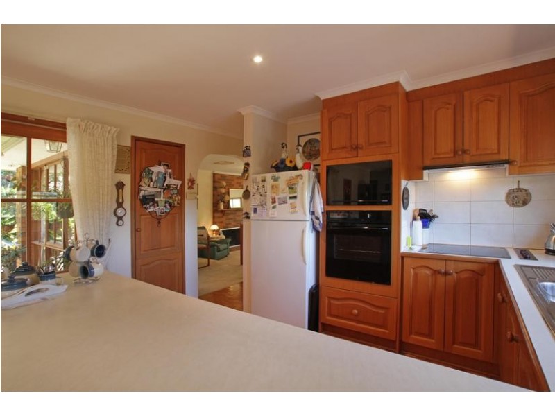 11 Currawong Road, Healesville VIC 3777